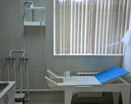 Dozator nastennyj so smennoj polipropilenovoj yomkost'yu i termometrom