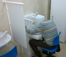 Izdeliya dlya orosheniya golovy mineral'noj vodoj