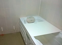 Pokryvalo-ehkran na bal'neologicheskuyu vannu